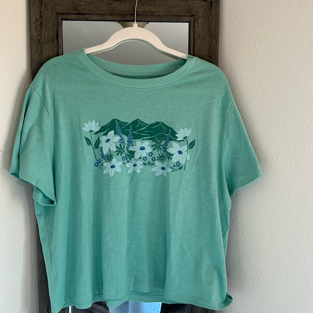 Cute American Eagle top
